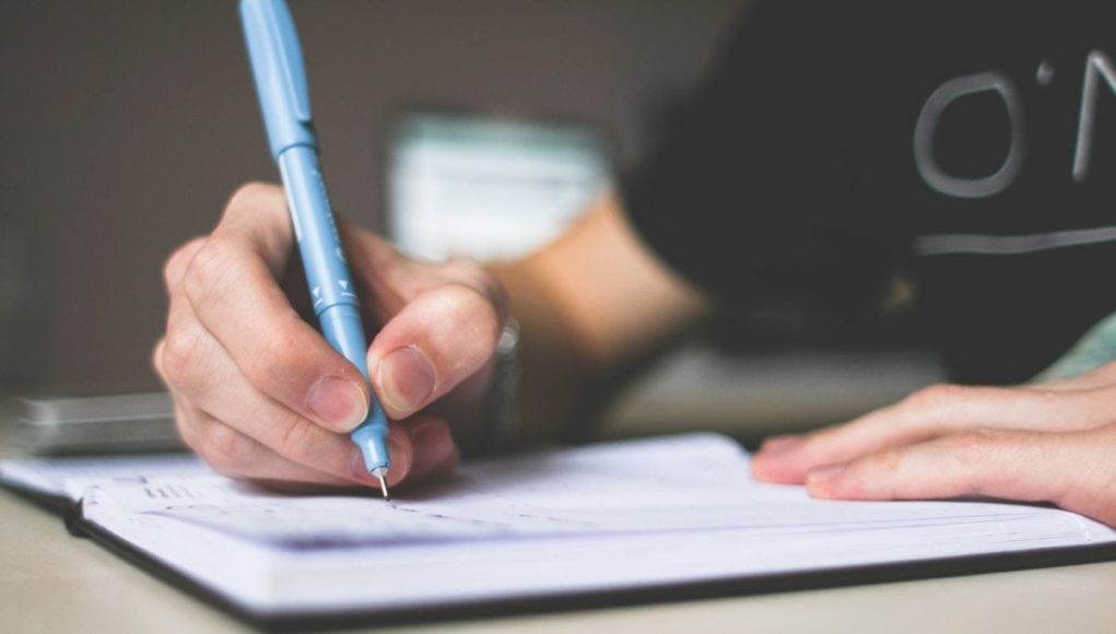 ARGUMENTATIVE ESSAY TOPICS ARGUMENTATIVE ESSAY TOPICS